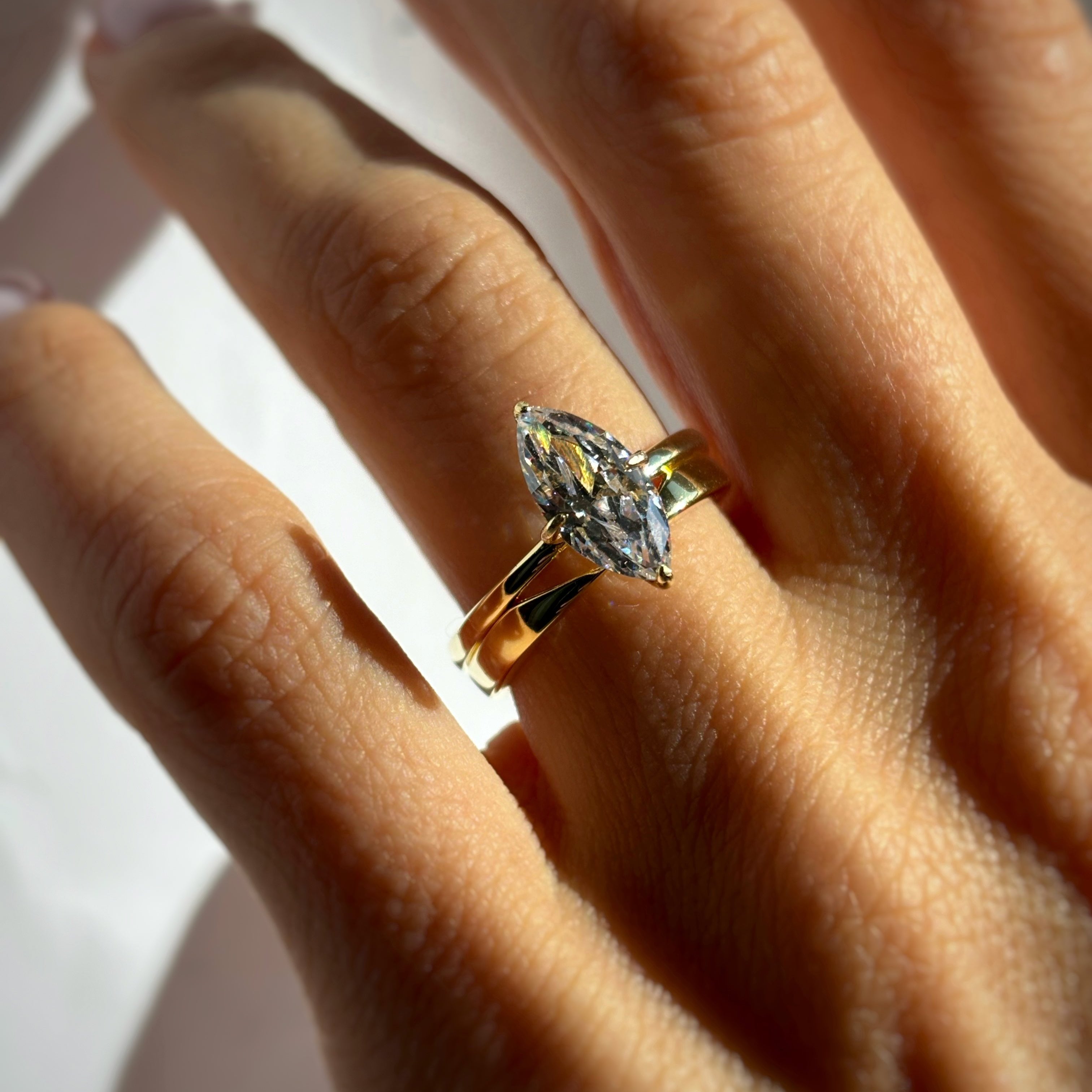V shaped band