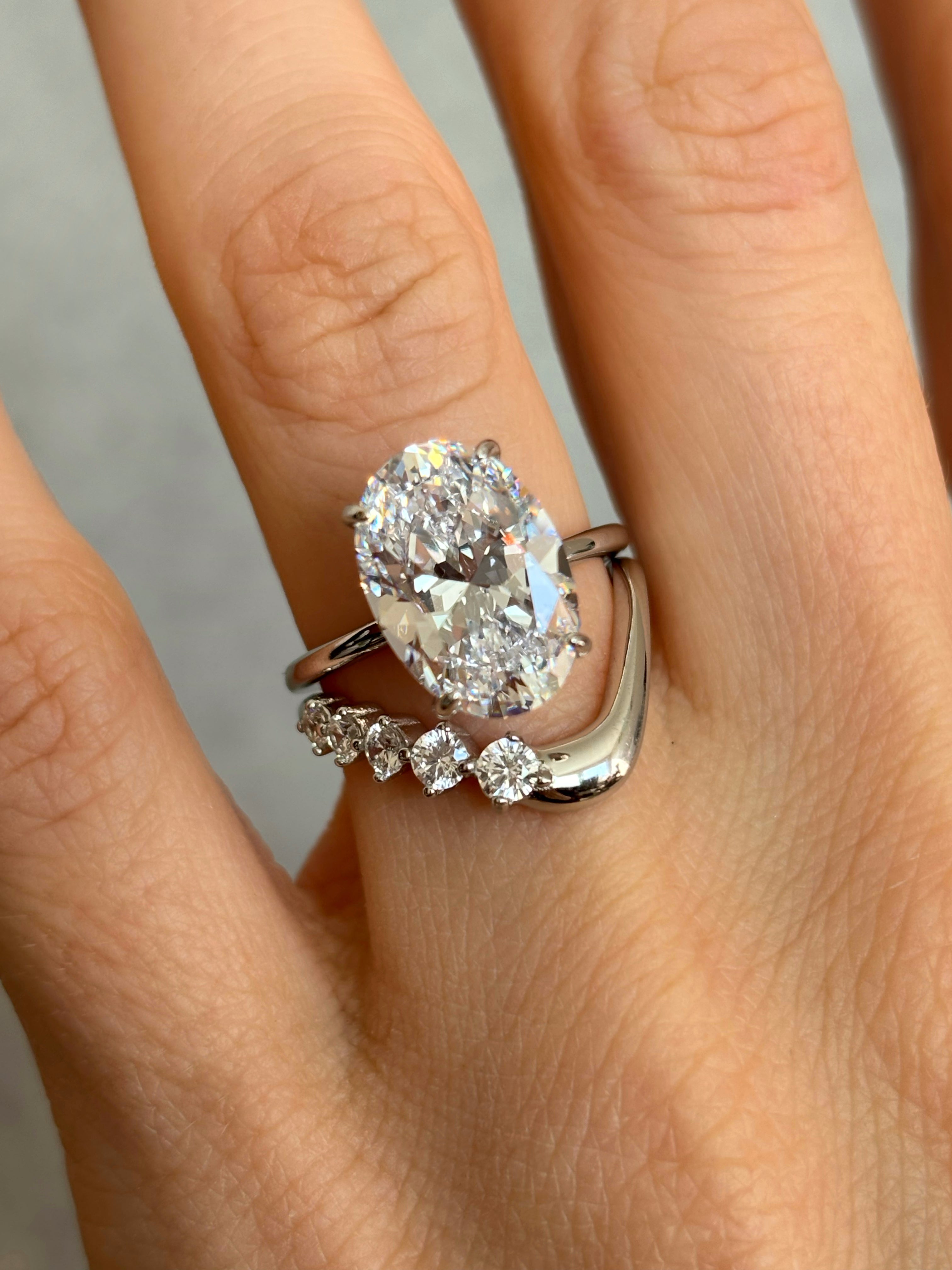 Oval stone ring