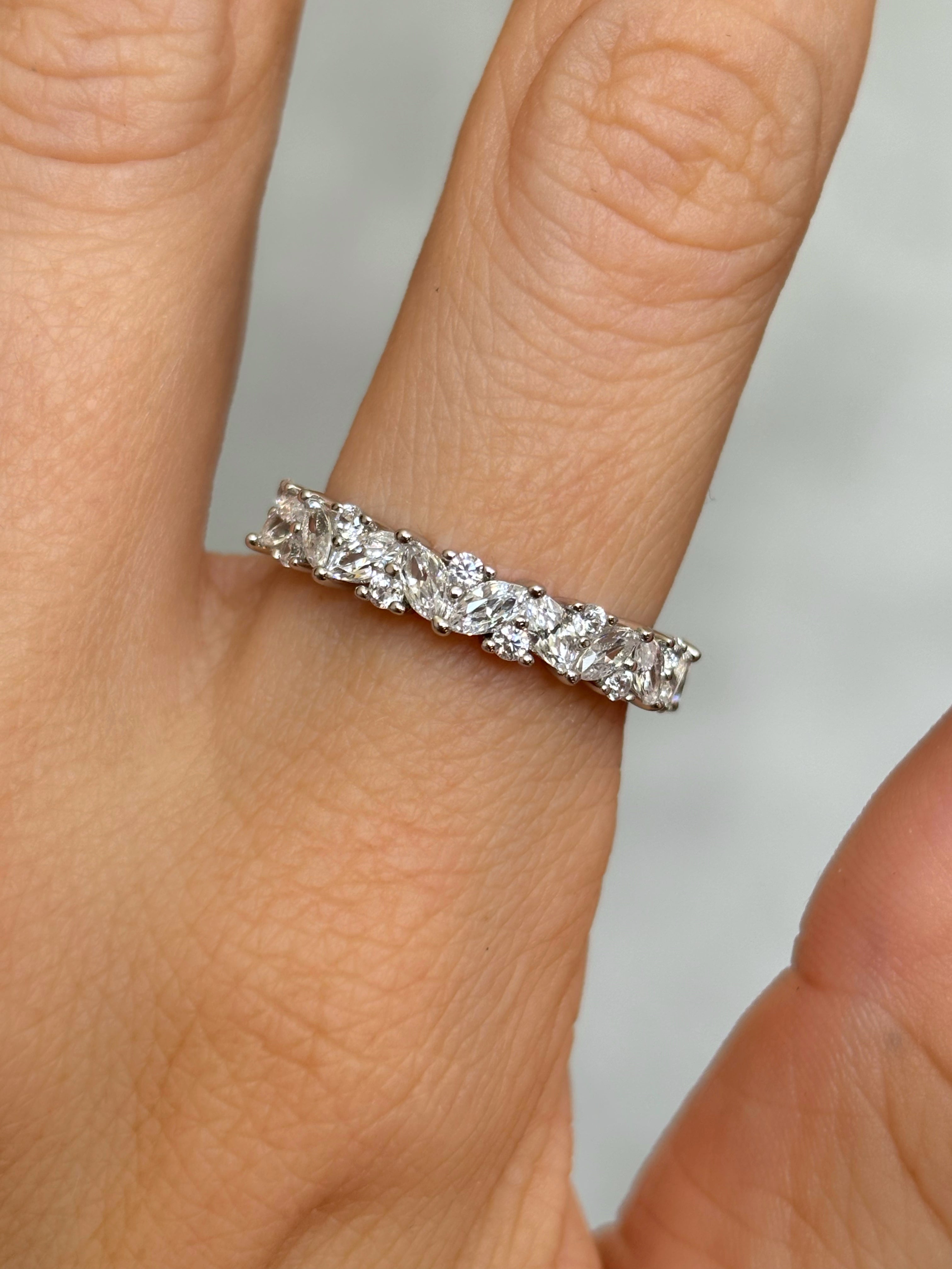 Marquise stone band