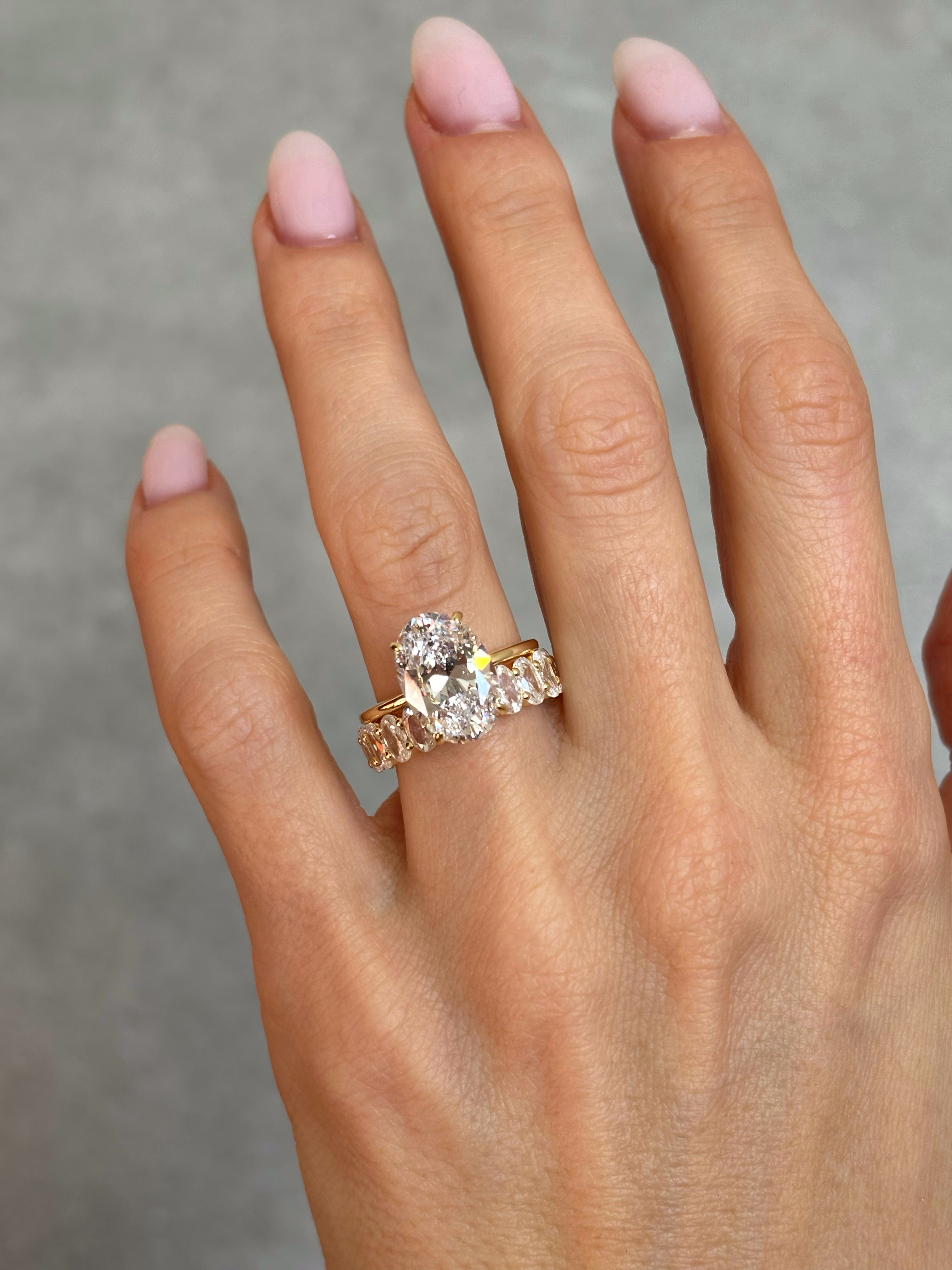 Oval stone ring