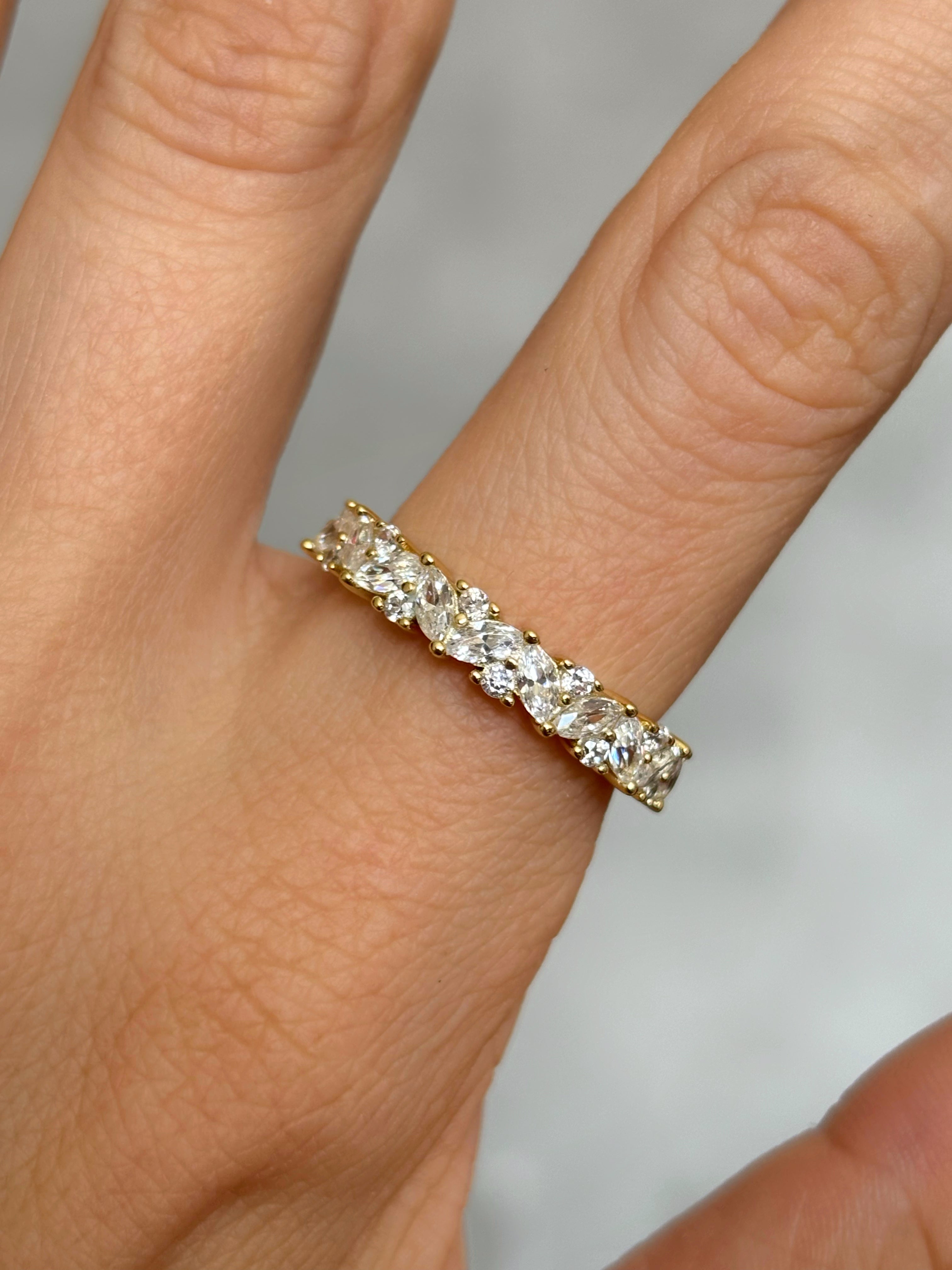 Marquise stone band
