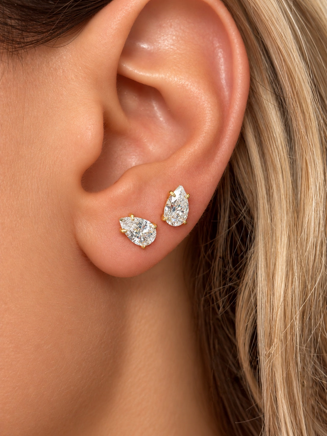 Pear stone earrings