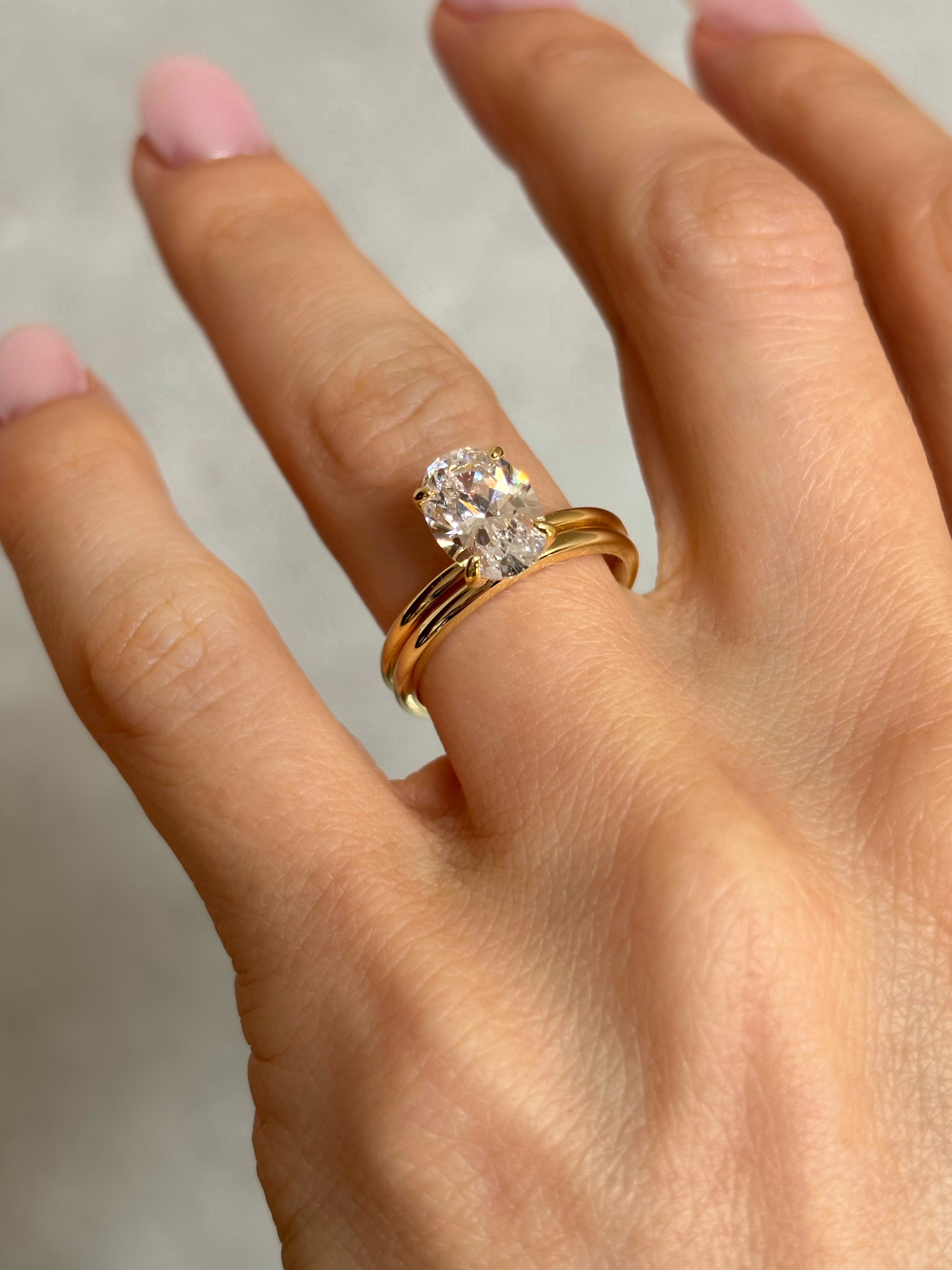 Oval stone ring