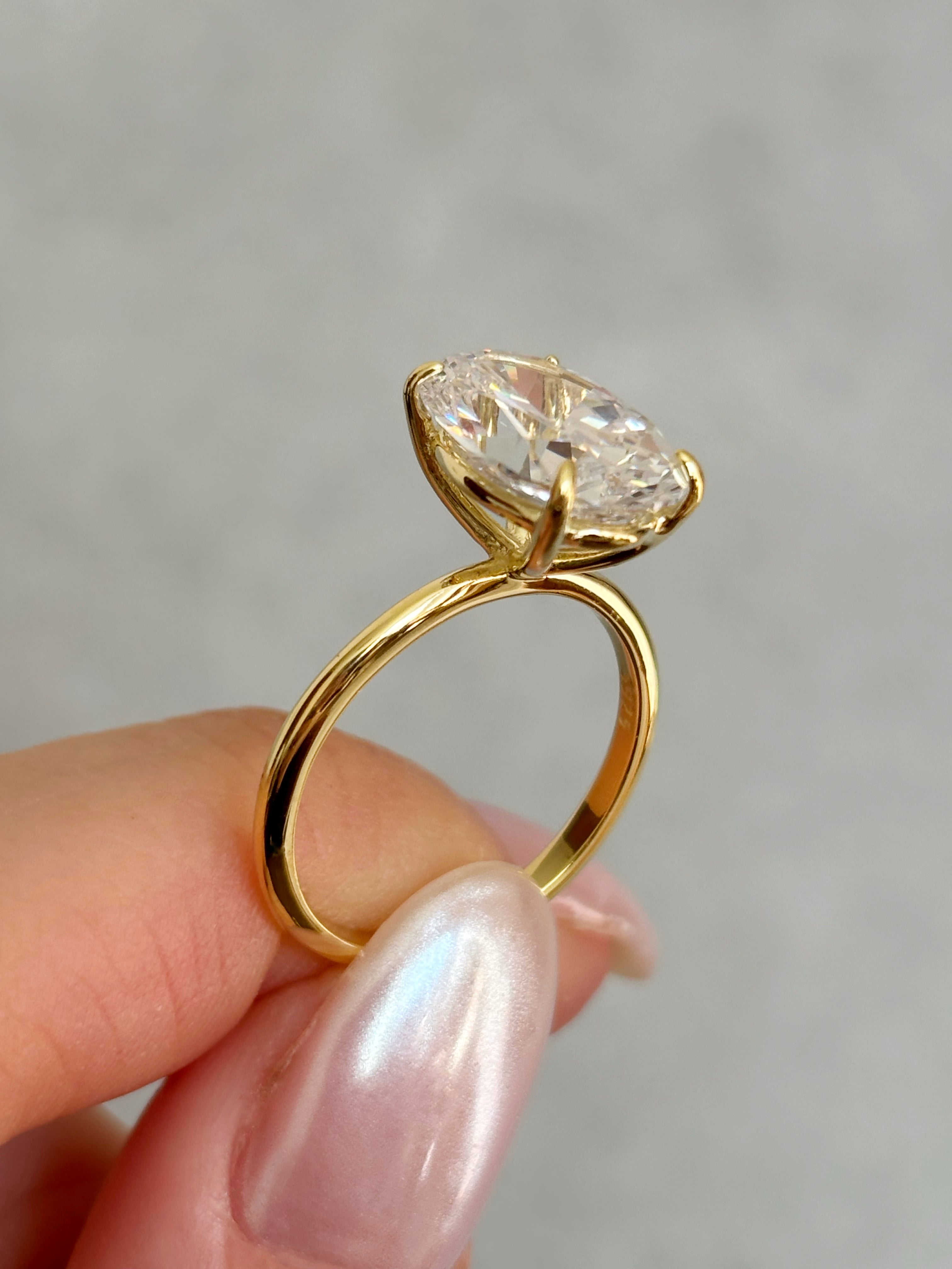 Oval stone ring