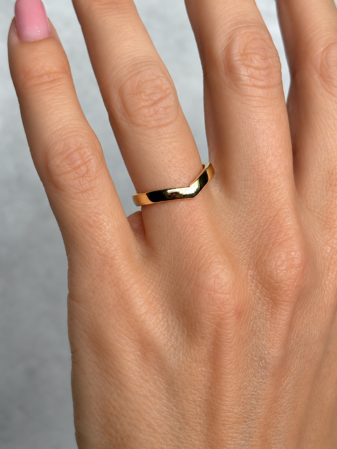 Wide Chevron band