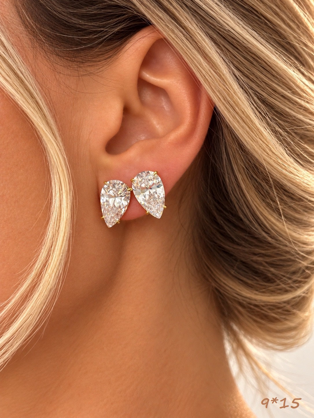 Pear stone earrings