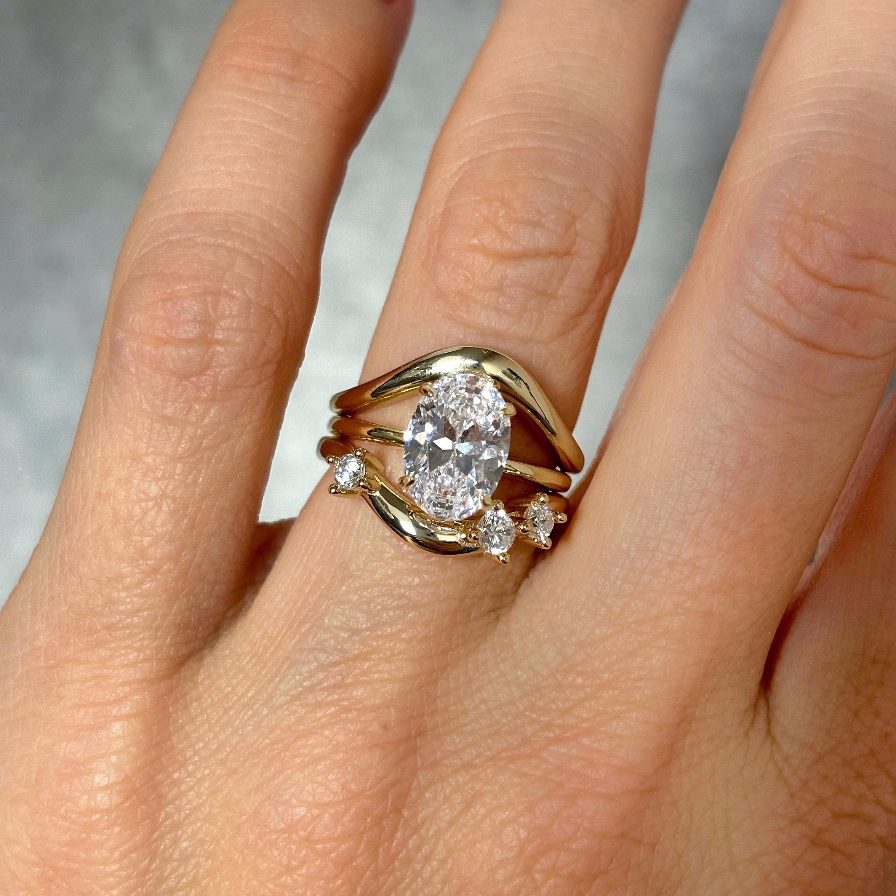 Curved band with round stones