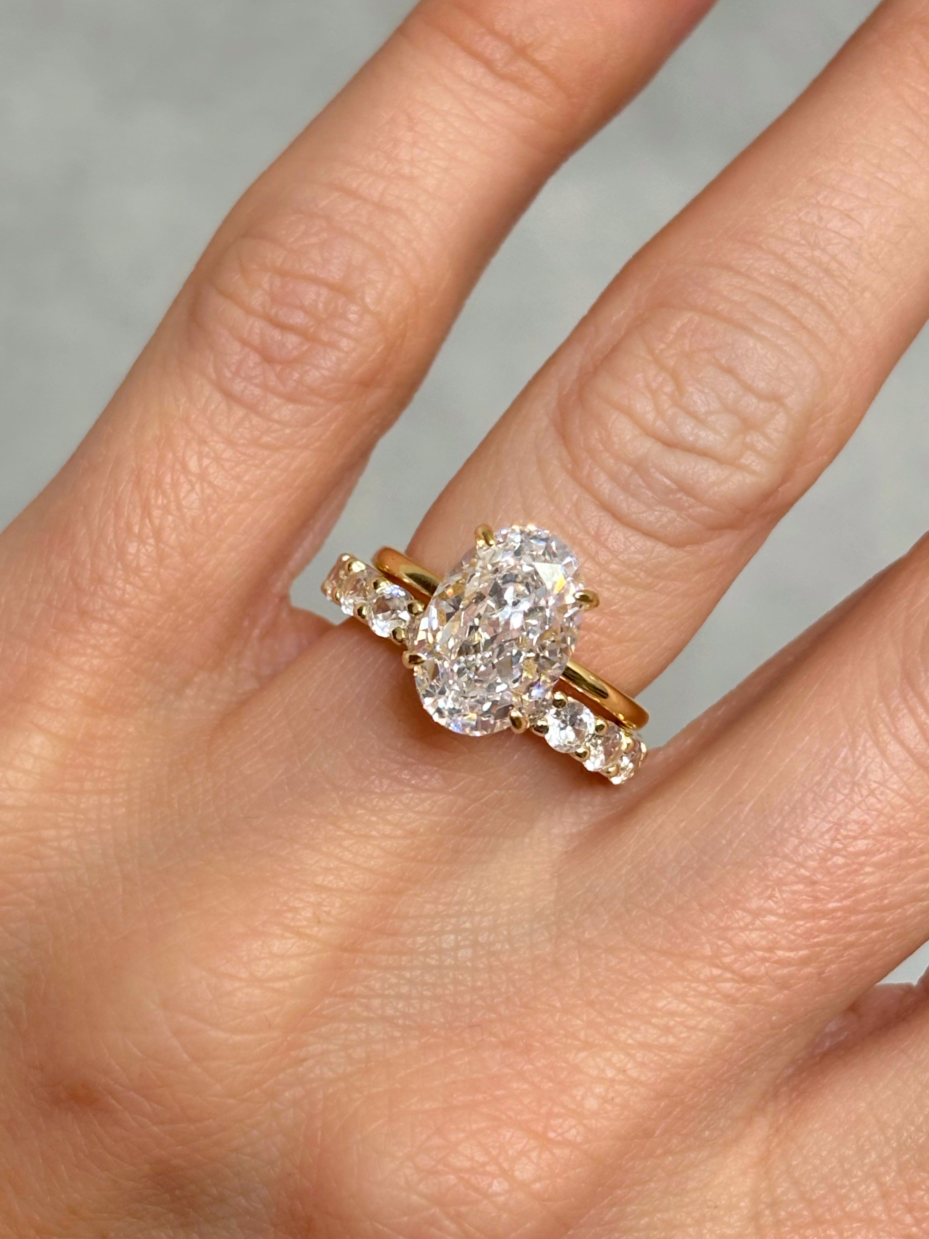 Crushed ice Oval stone ring
