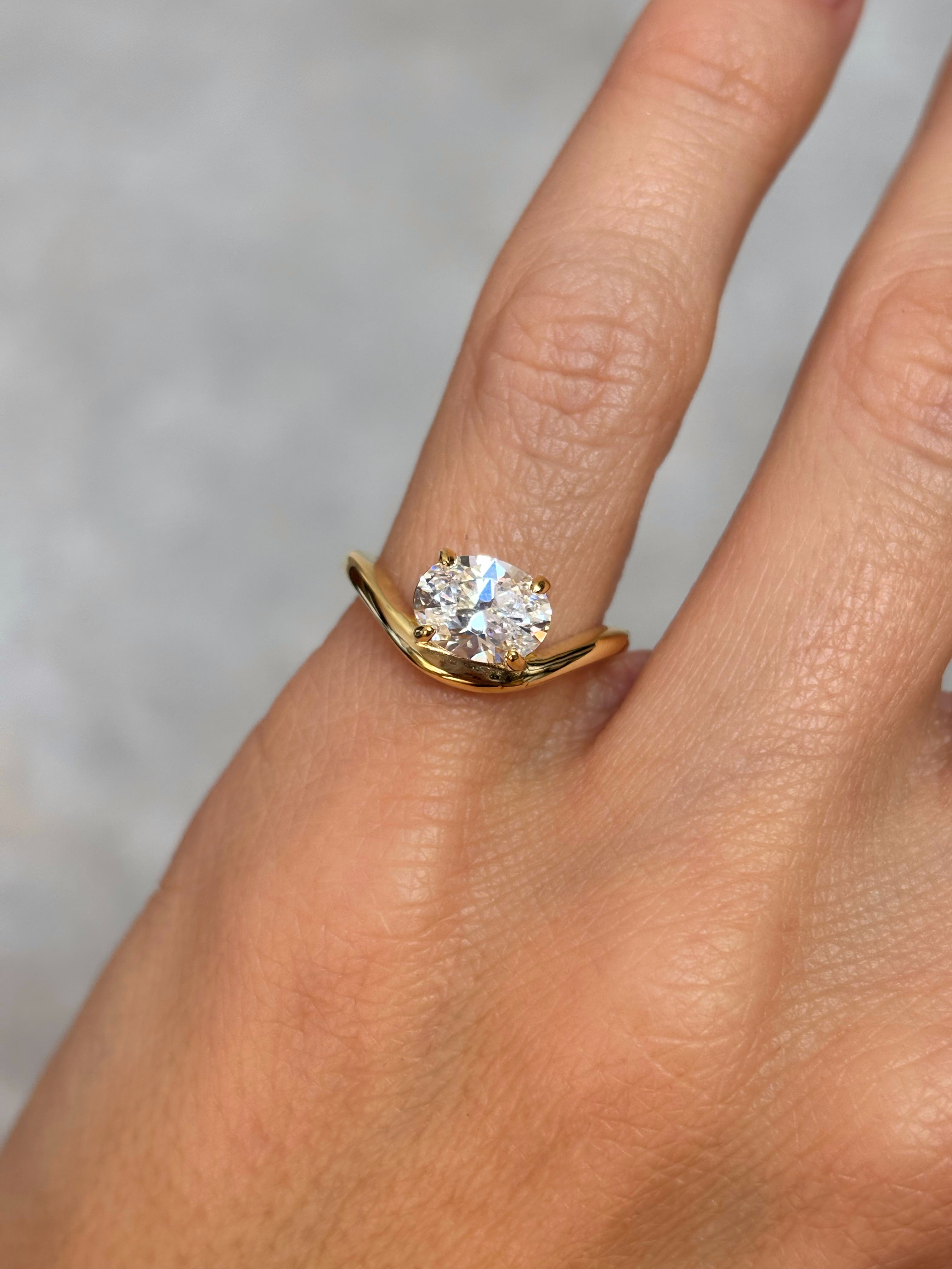 Curved Oval stone ring