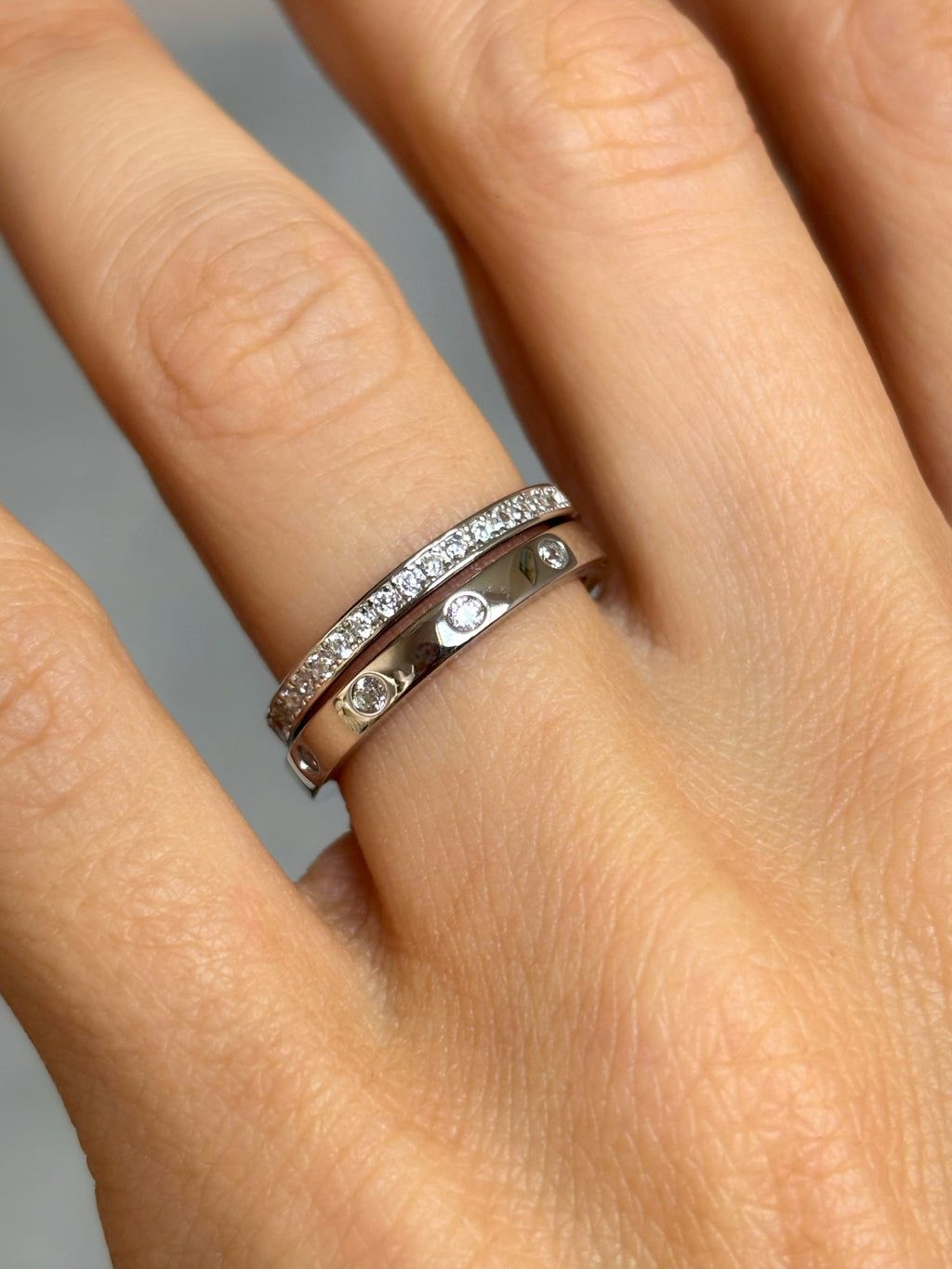 Flush set wedding band
