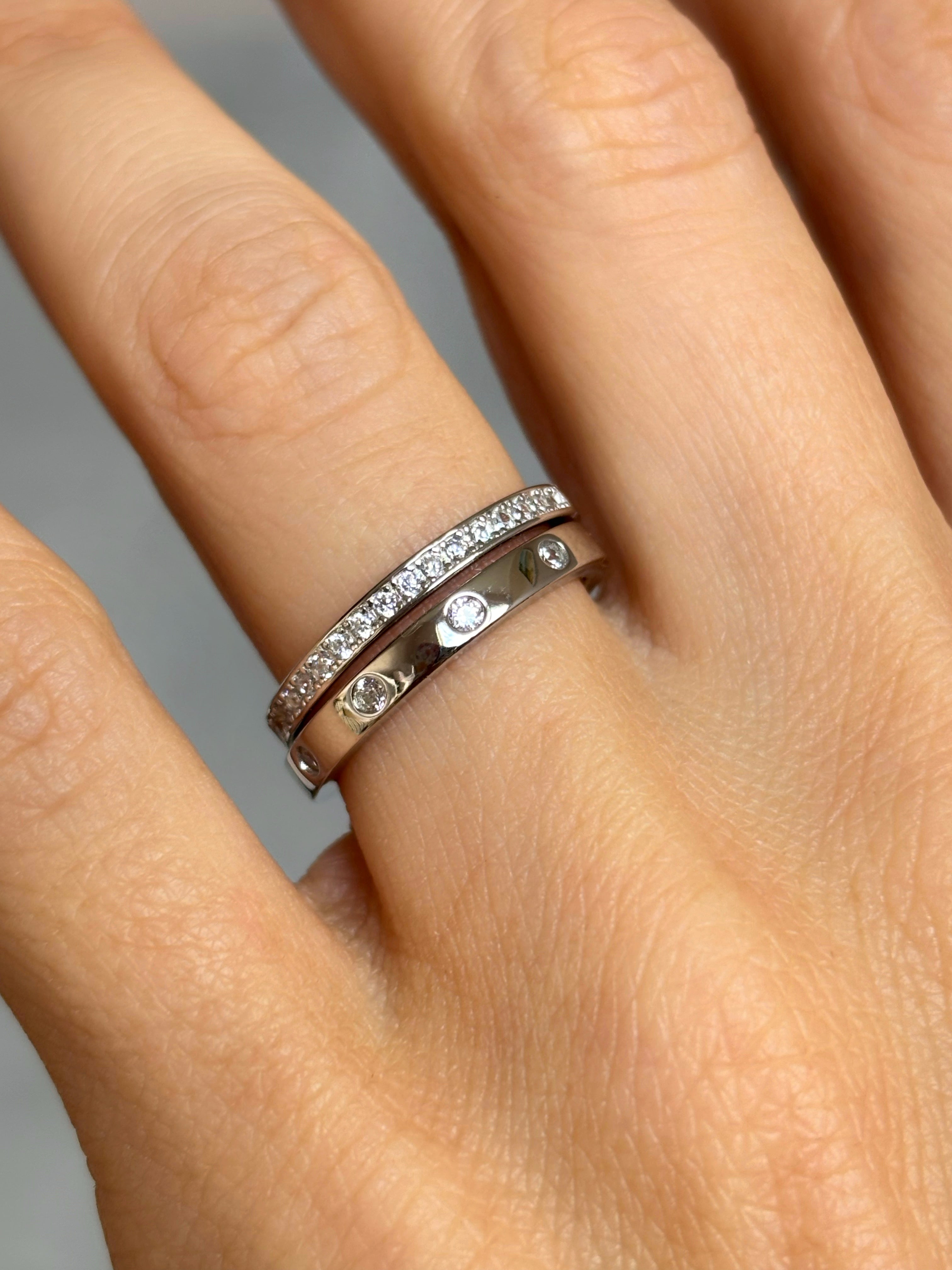 Flush set wedding band