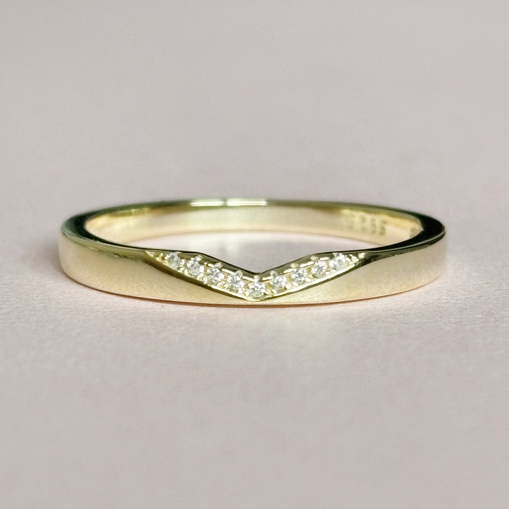 Diamond V shaped band