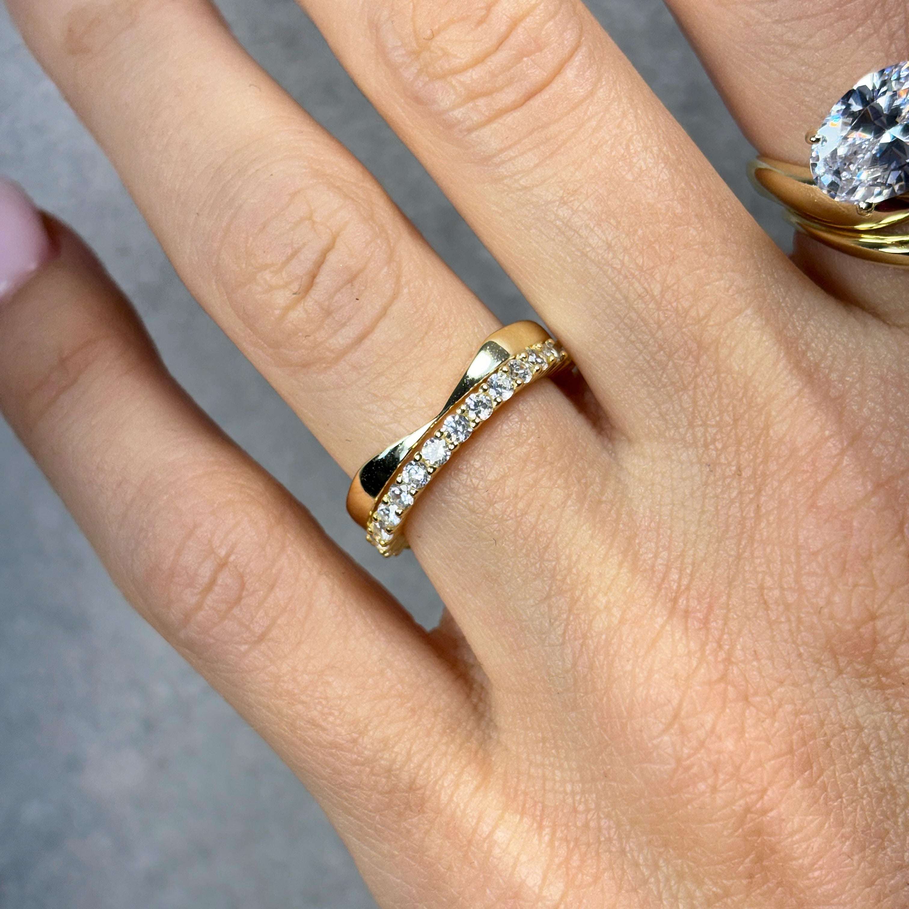 V shaped band