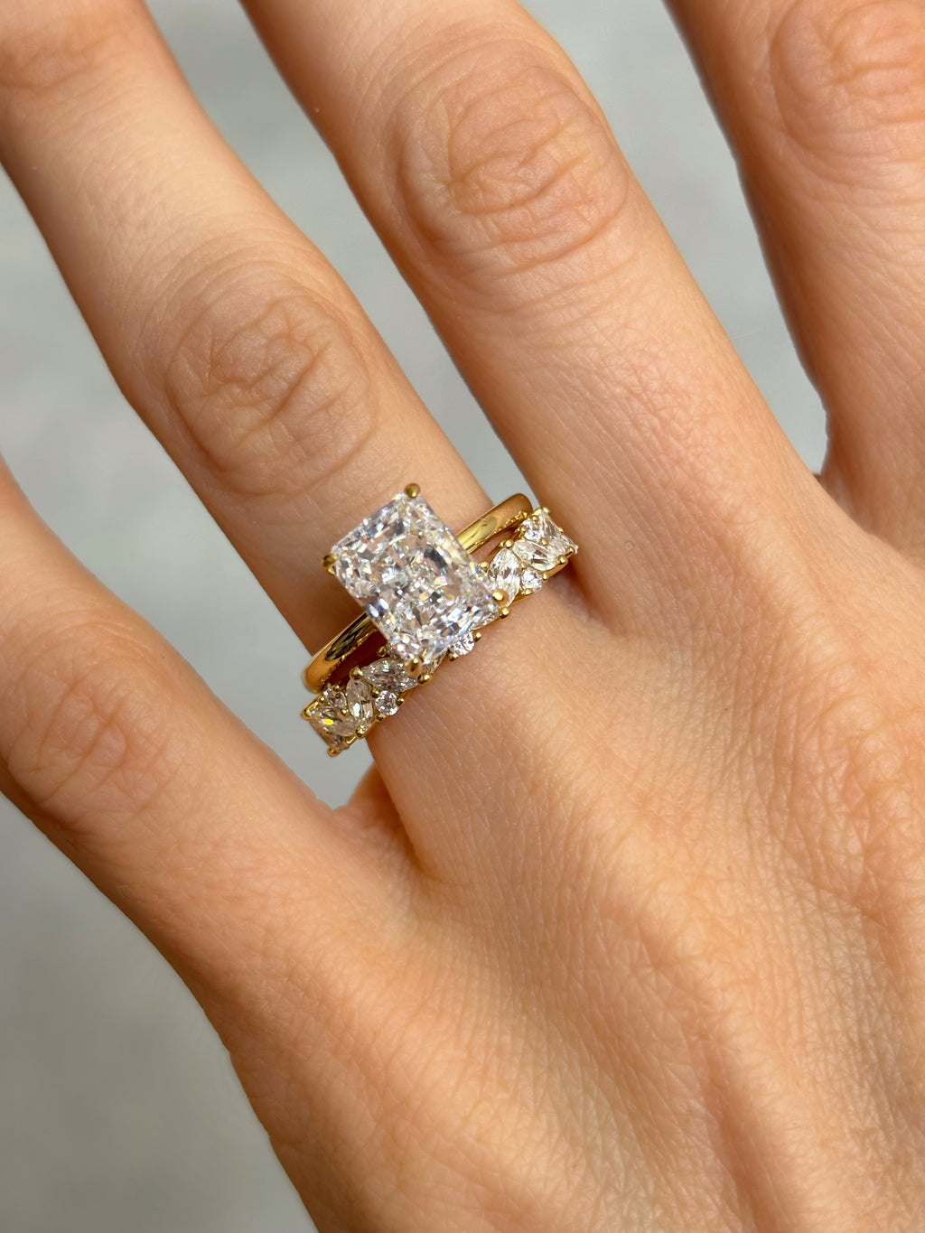 Marquise stone band