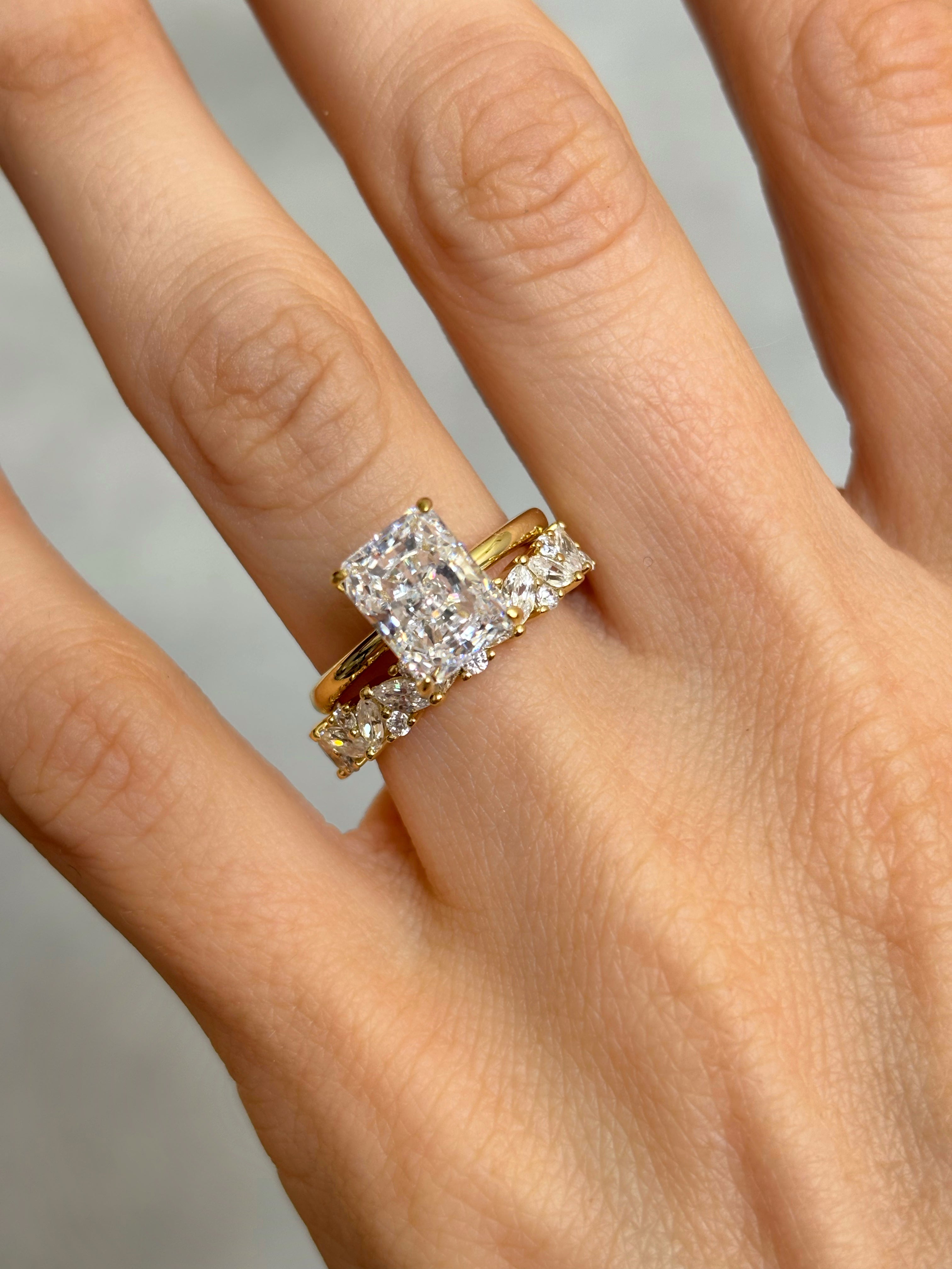 Marquise stone band