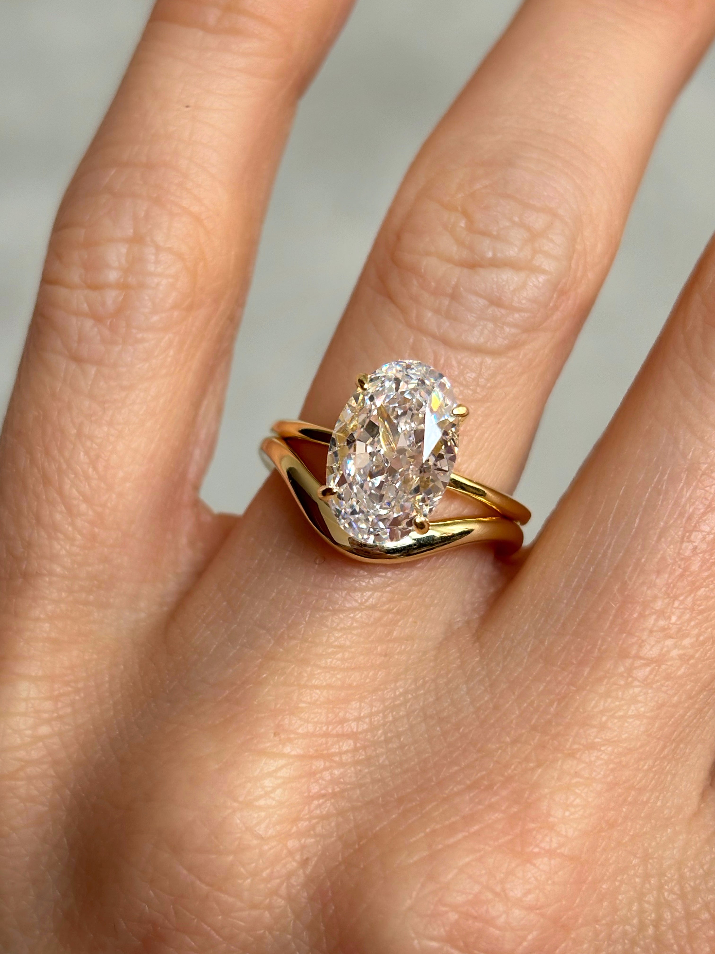 Crushed ice Oval stone ring