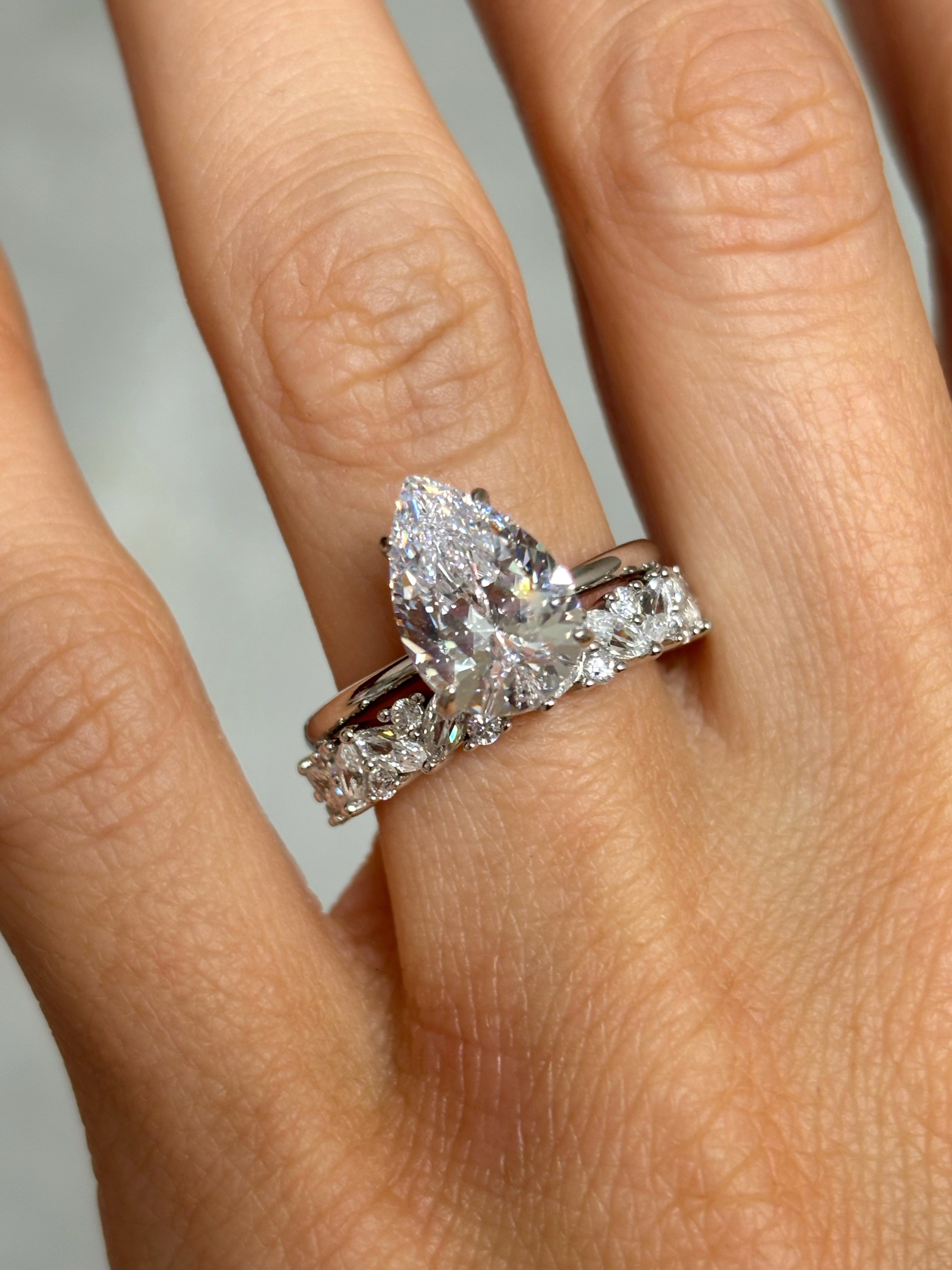 Pear stone ring