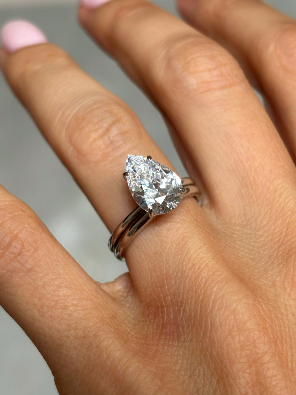 Pear stone ring