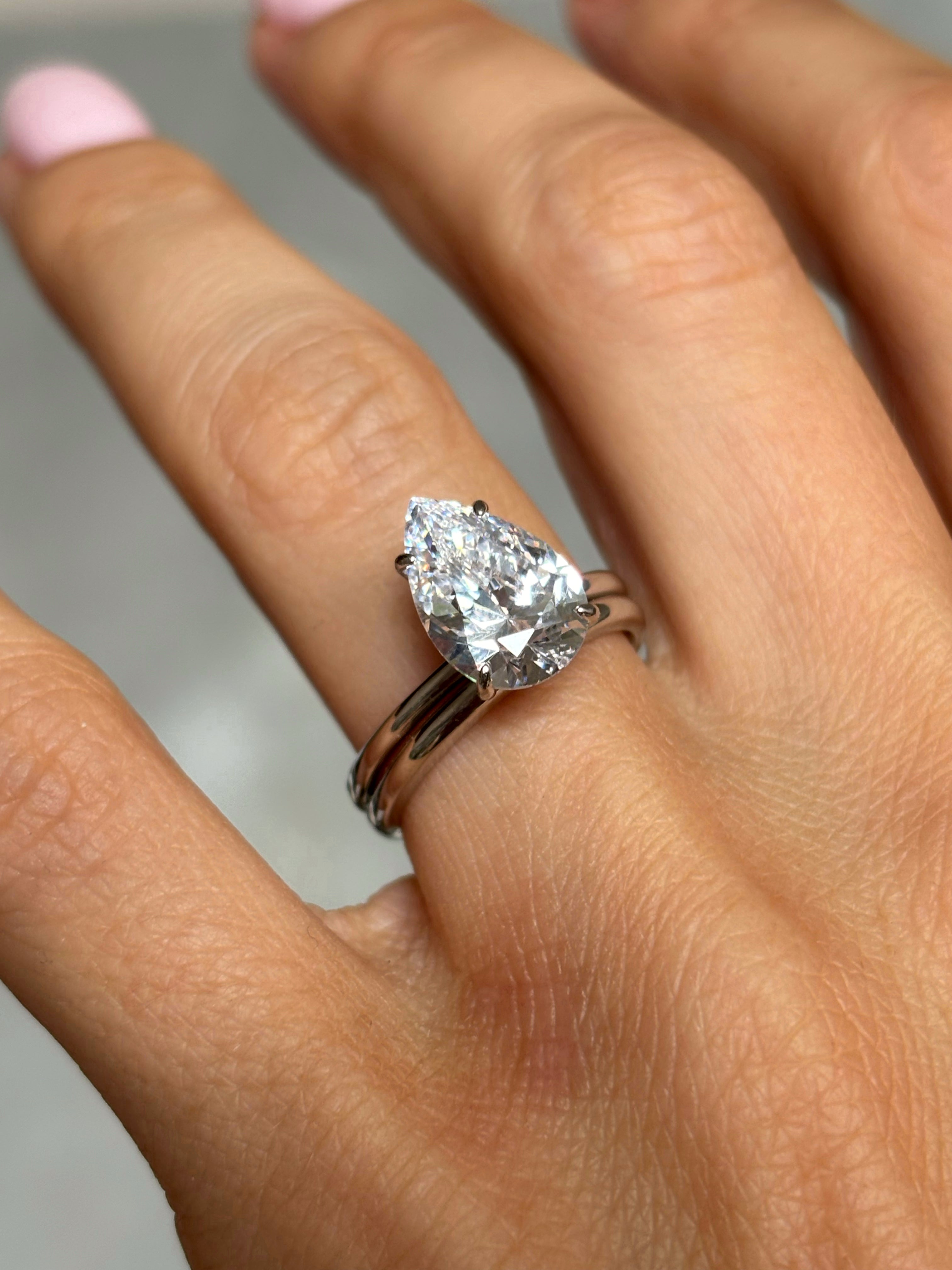 Pear stone ring