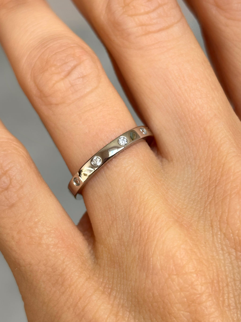 Flush set wedding band