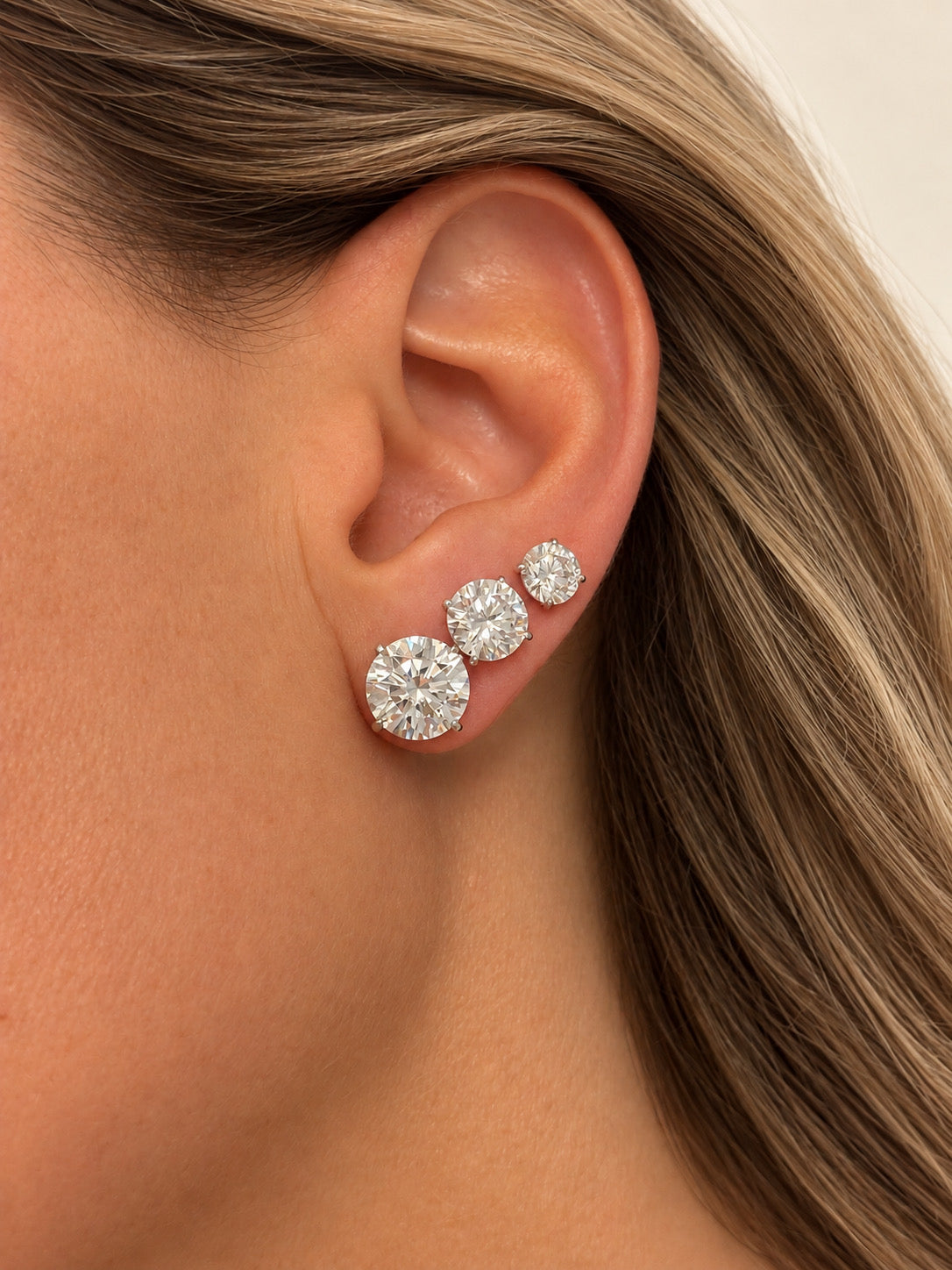 Round stone rarrings