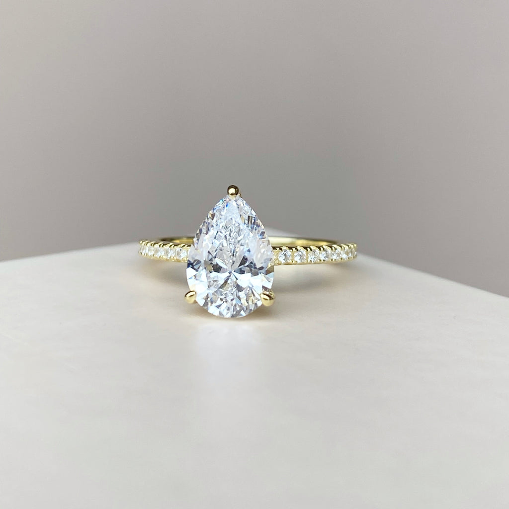 Pear stone ring