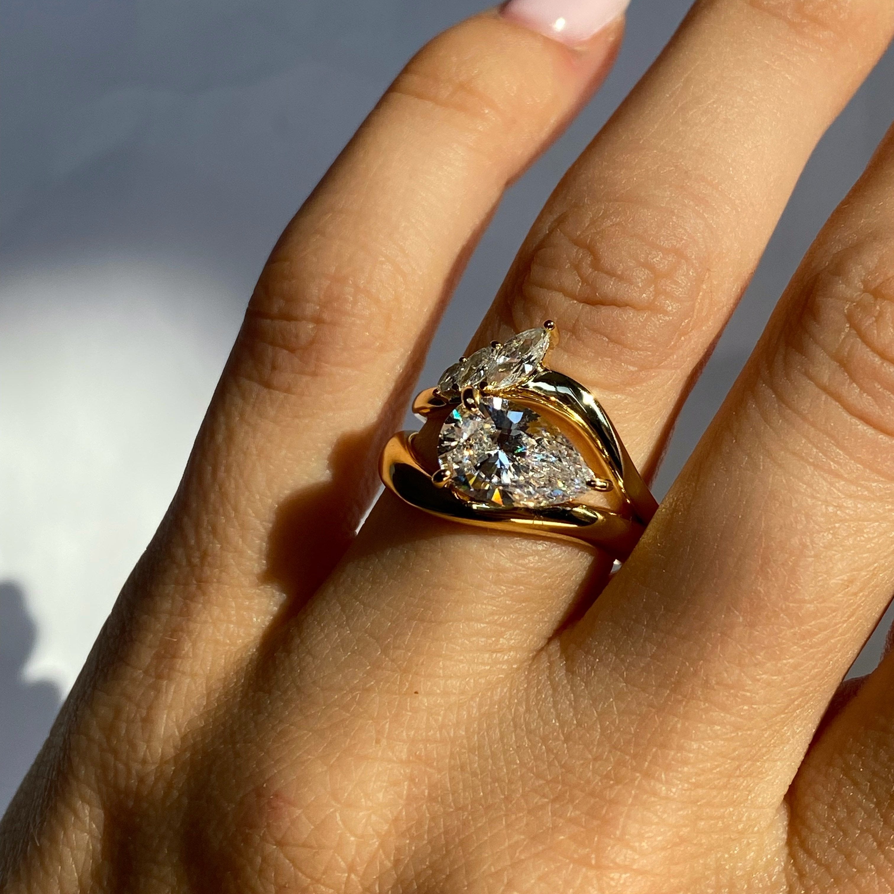 Pear stone ring with curved band
