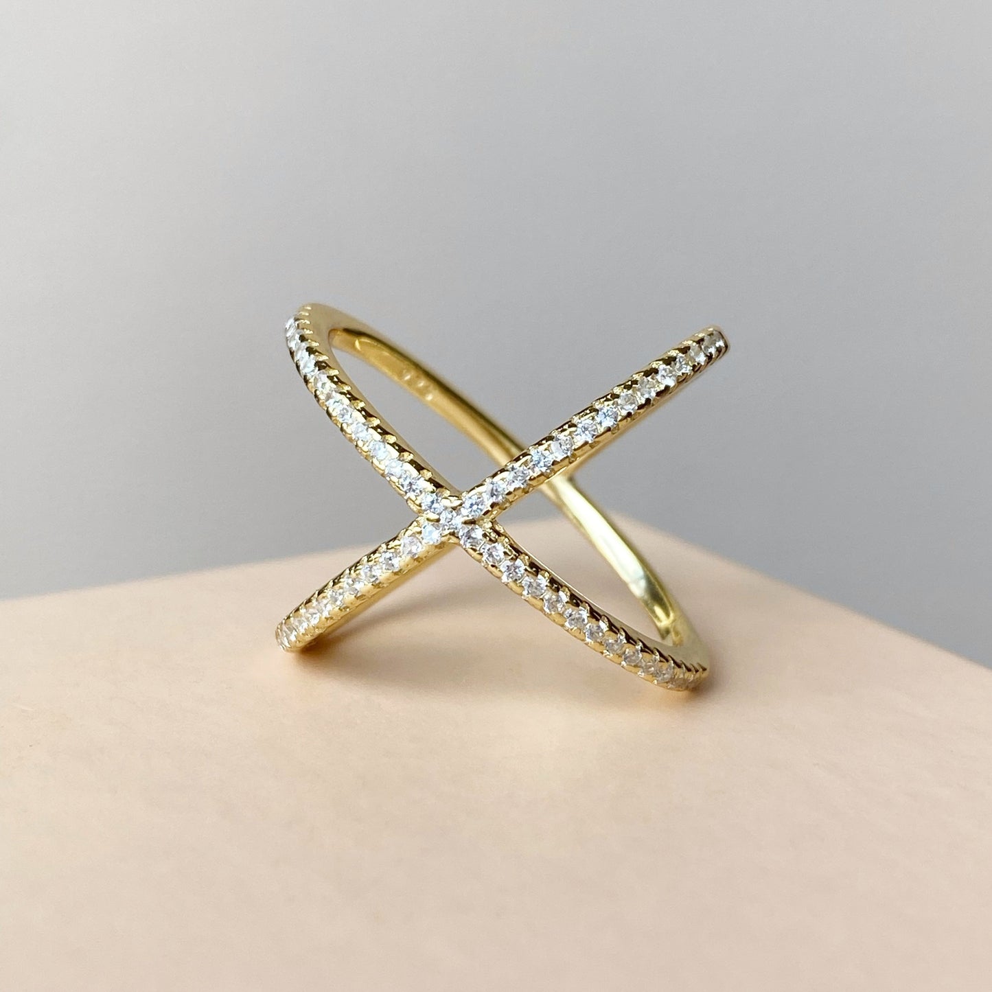 Criss cross ring