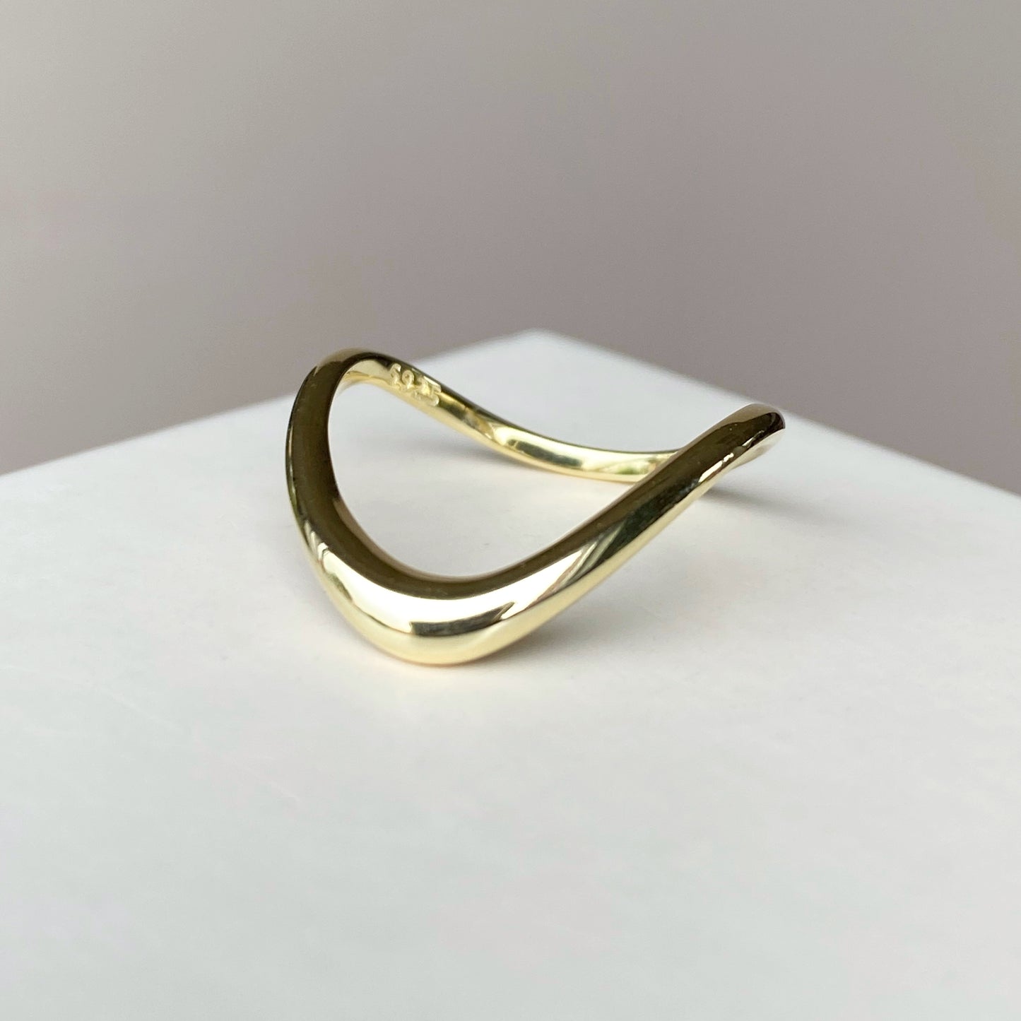 Melt curved ring