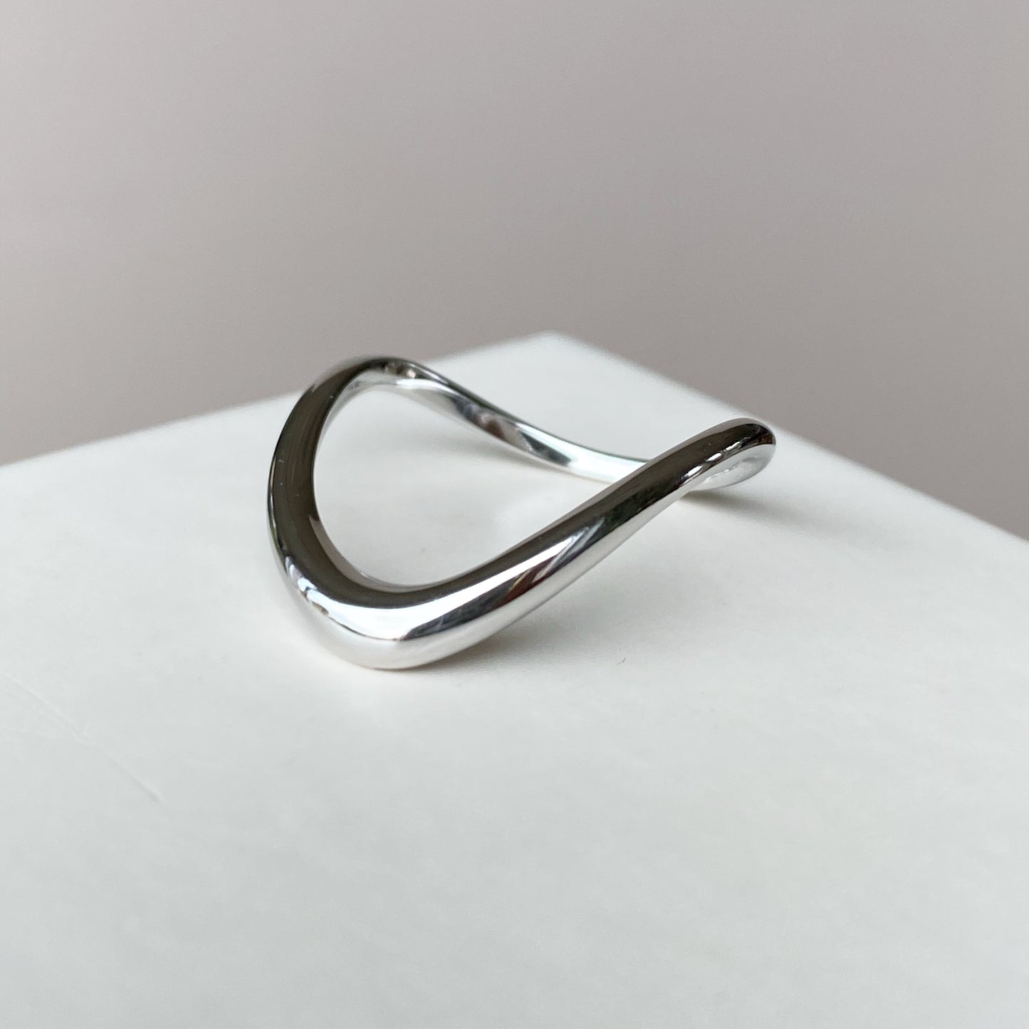 Melt curved ring