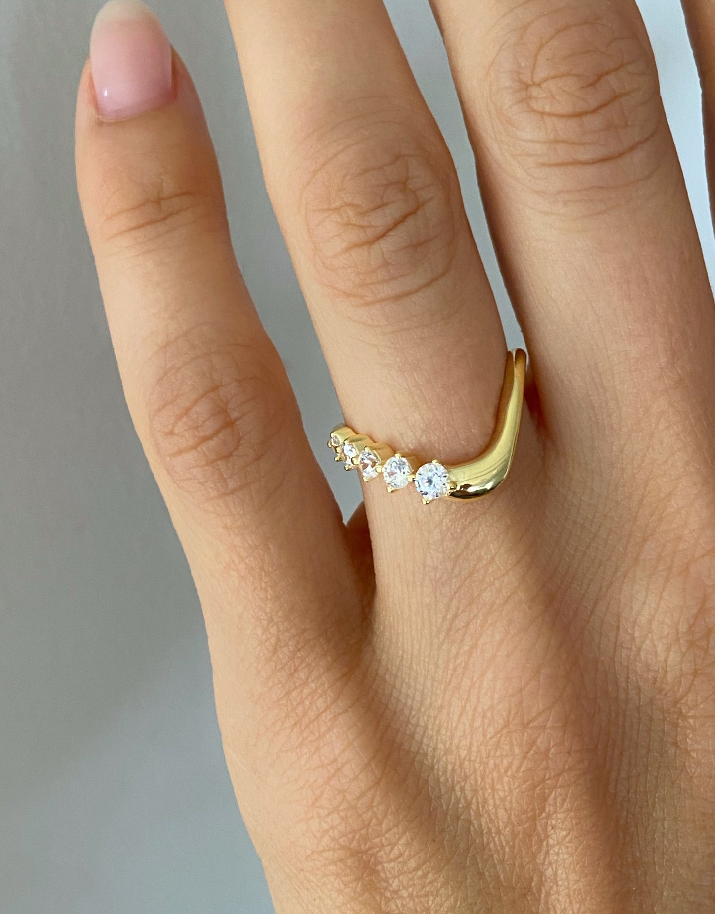 Melt curved ring