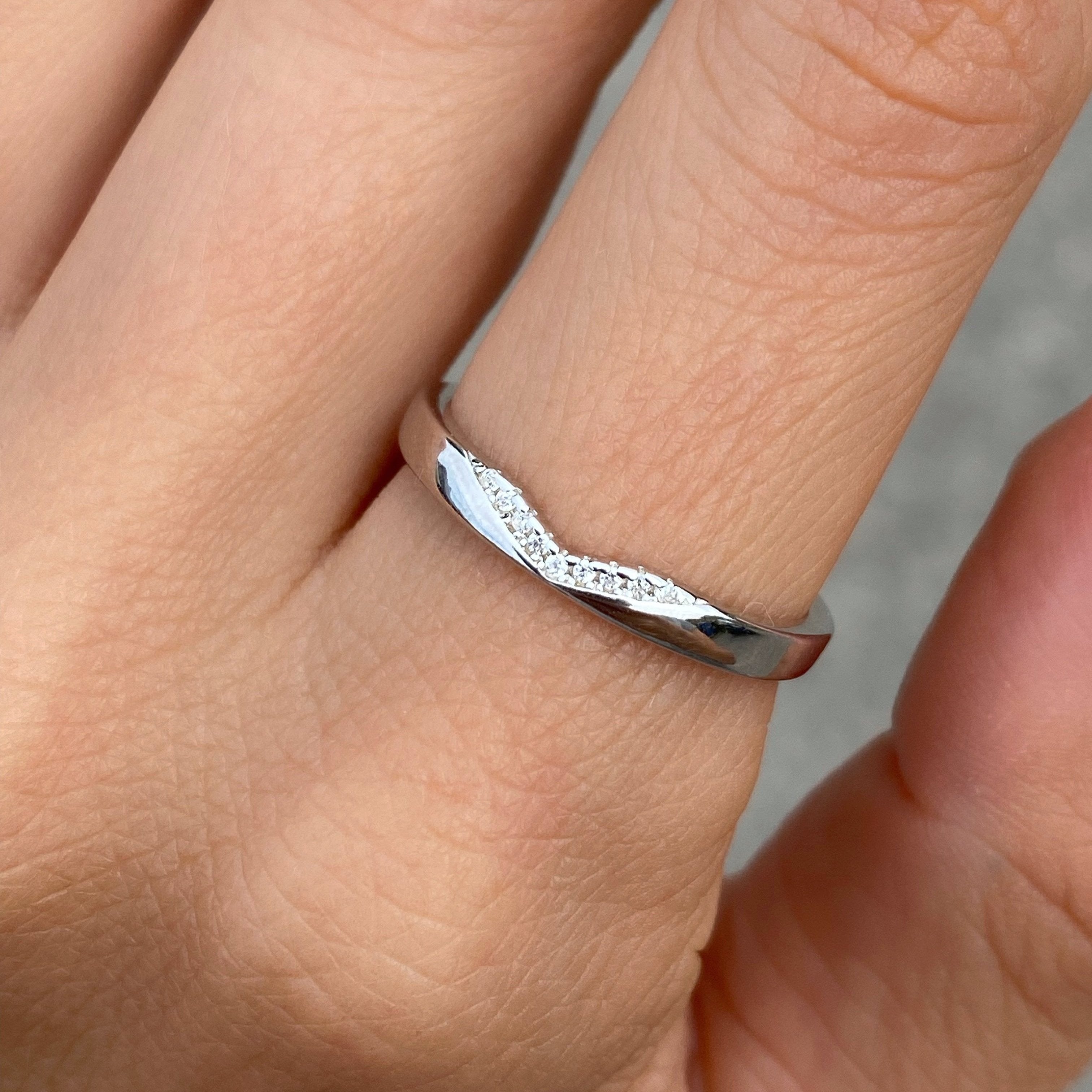 Diamond V shaped band