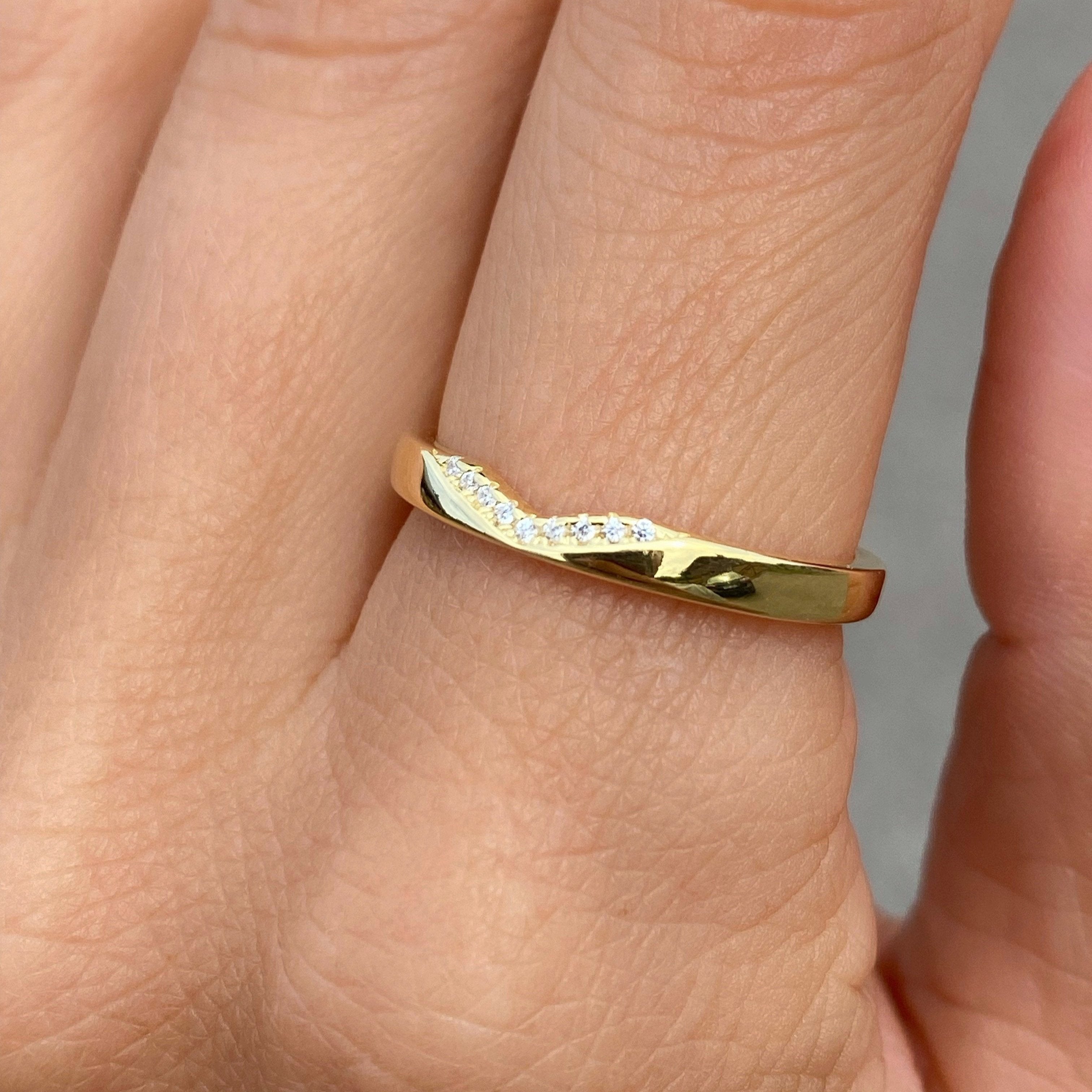 Diamond V shaped band