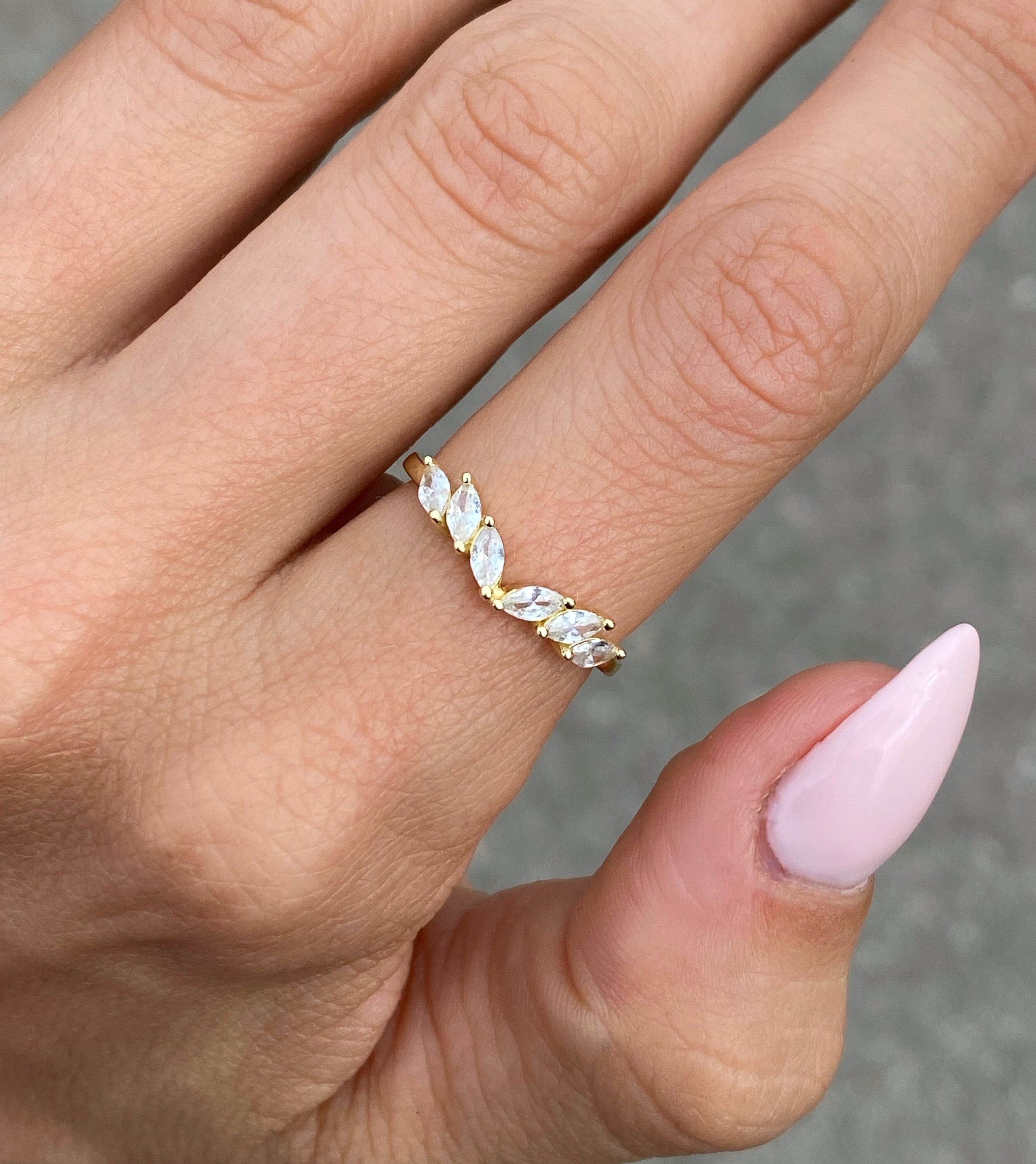 Marquise stone band